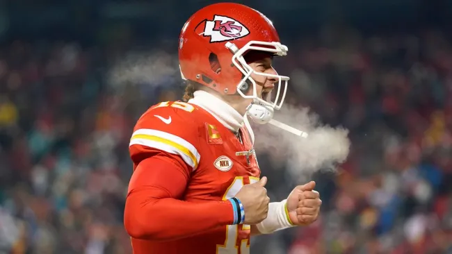 Mahomes será visitante por 1ra vez; enfrenta en playoffs a Buffalo