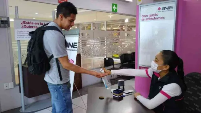 INE amplía plazo para personas que no concluyeron su trámite de credencial 