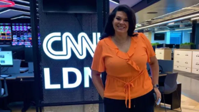 Periodista de CNN padece cáncer de mama, y comparte su diagnóstico en televisión