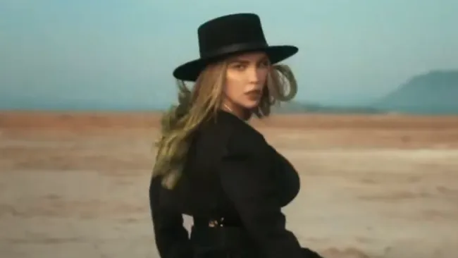 Belinda se olvida del pop y reaparece en modo 'Belika' con su nuevo sencillo 'Cactus'