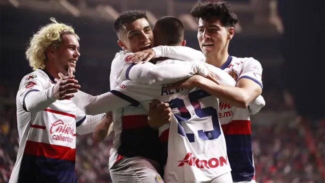 El Rebaño felicita al Piojo Alvarado tras el empate en la casa de Xolos