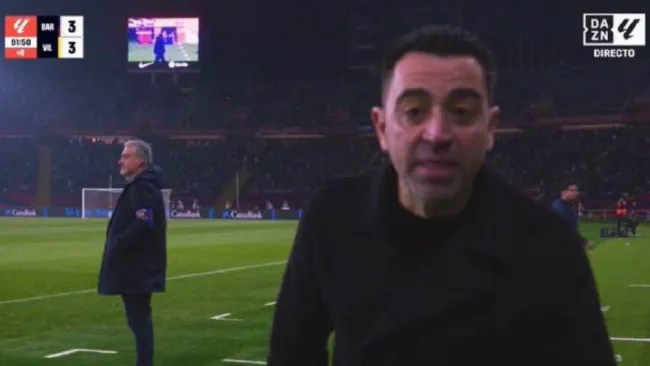 Xavi Hernández 'explota' contra el arbitraje tras derrota ante Villarreal: 'Es una vergüenza'