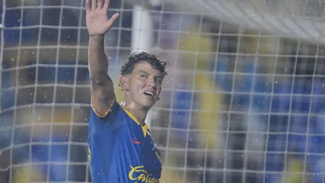 El zaguero azulcrema le regaló un autógrafo a Neymar