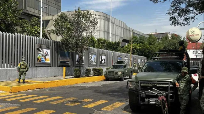 Desalojan Torre de Pemex por presencia de granada