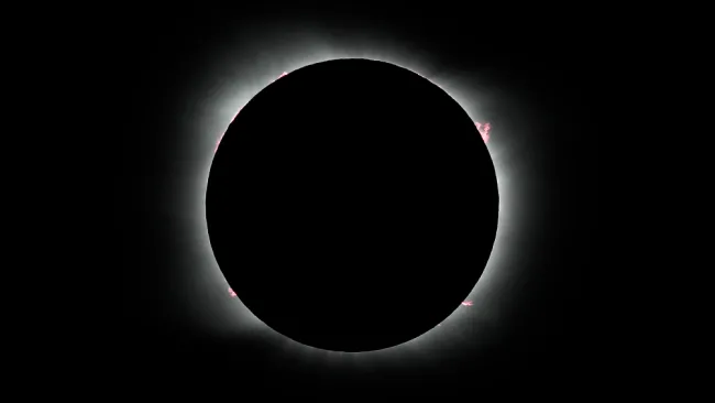 Guardianes de Cleveland lanzarán su primera bola de la MLB durante un eclipse total