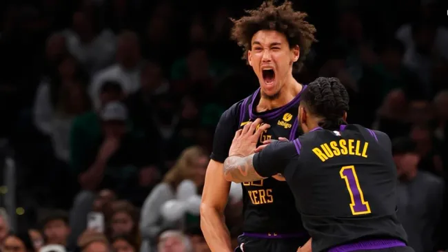 Lakers, sin LeBron James y Anthony Davis, sorprenden a los Celtics