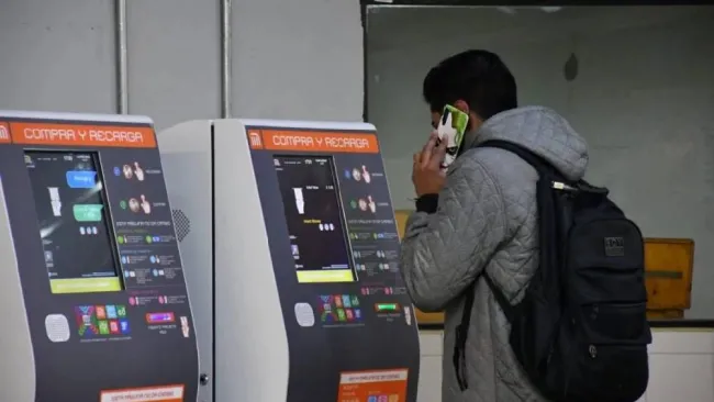METRO DE LA CDMX INTALA 92 MÁQUINAS PARA COMPRA Y RECARGA 