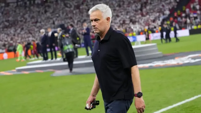 Mourinho recriminó su salida de la Roma a los jugadores: "Cuando sean hombres, me lo devuelven"