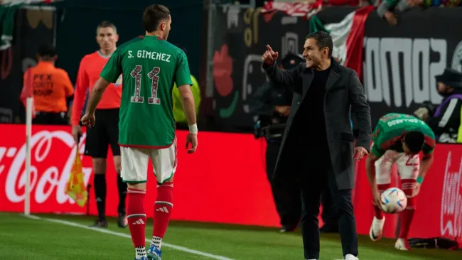 Jaime Lozano visita a Santiago Giménez y a 'Chucky' Lozano en Países Bajos