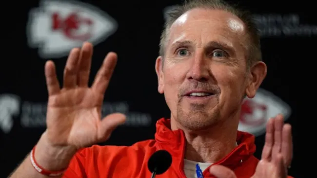 Los Kansas City Chiefs extendieron el contrato de Steve Spagnuolo