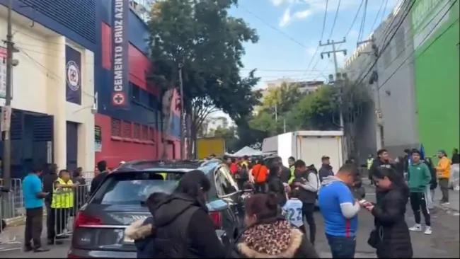 Aficionados de Cruz Azul y Tigres evacuaron el Estadio Ciudad de los Deportes tras temblor
