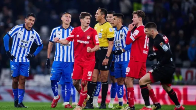 Rayados y Toluca empatan en partido polémico