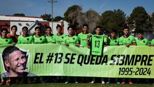 Familiares y amigos dan último adiós a 'Puma' Chávez en Veracruz