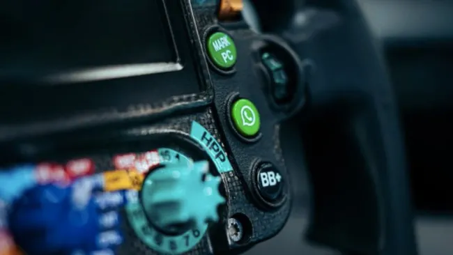 WhatsApp estará en el volante del nuevo monoplaza de Mercedes
