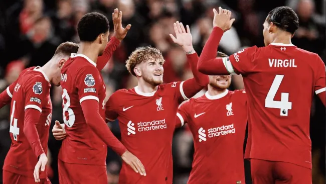 Liverpool goleó y retomó el liderato de la Premier League