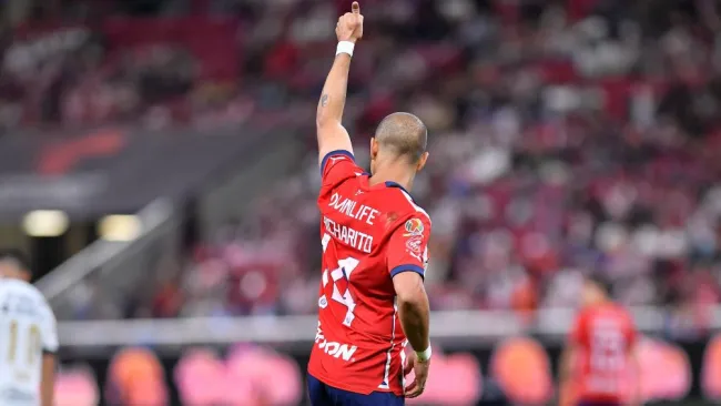Chicharito volvió a las Chivas en la goleada ante Pumas
