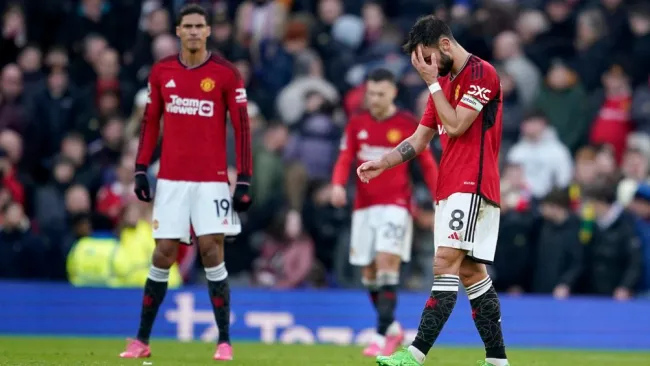 Fulham vence a Manchester United con gol de último minuto