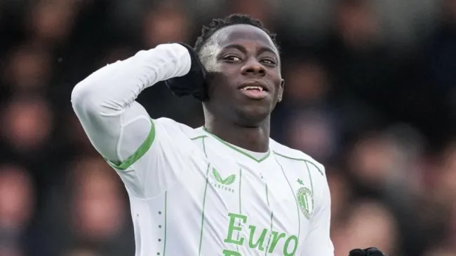 Feyenoord vence con complicaciones a Almere City con Santiago Giménez en la cancha