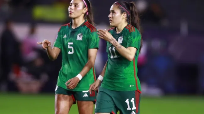 Karen Luna y Lizbeth Ovalle en el XI idea de la Copa Oro