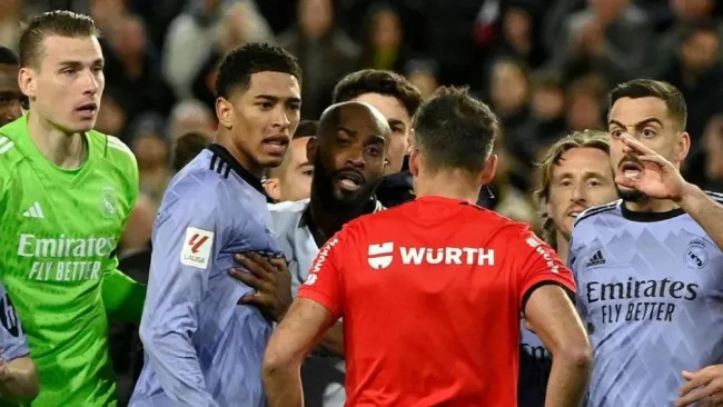 Bellingham reclama el gol que el árbitro decidió no marcar