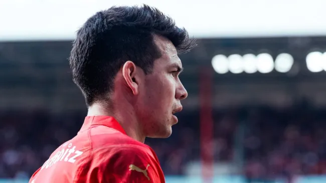 'Chucky' Lozano recibe reconocimiento por llegar a 100 partidos con PSV