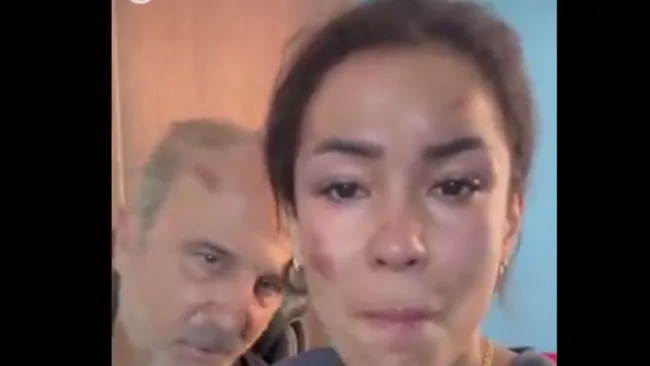 Atacan a influencers españoles, siete hombres en la India; los golpearon y abusaron de ella