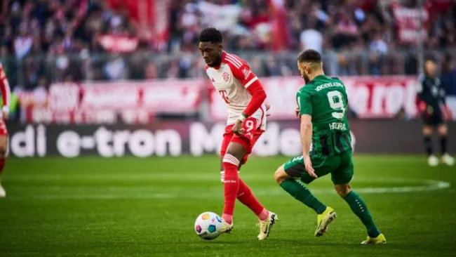 Bayern Munich aleja a Alphonso Davies de Real Madrid