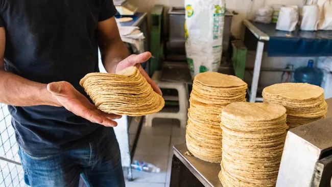 Tortillerías podrían cerrar por cobro de 'derecho de piso'; delincuentes les piden hasta 50 mil pesos
