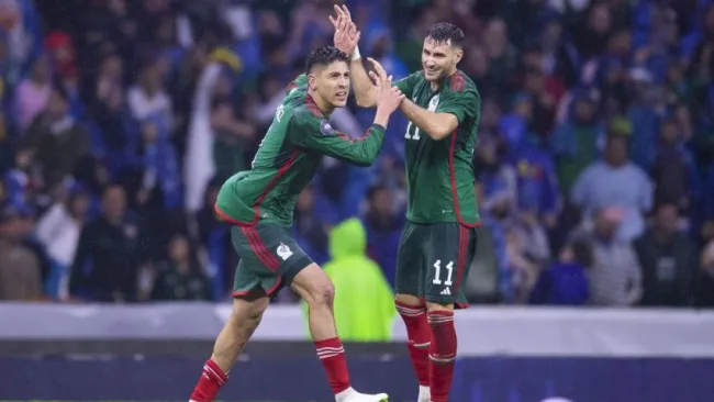 Santiago Giménez "amenaza" con brillar en Selección Mexicana