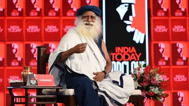 El gurú de yoga Sadhguru fue hospitalizado de emergencia