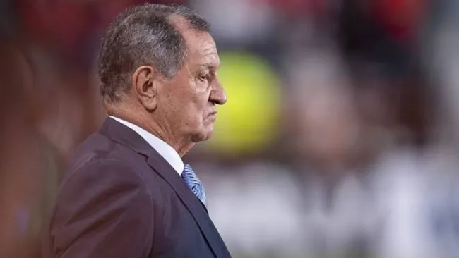 Enrique Meza está delicado de salud