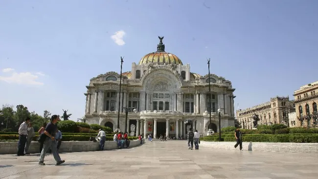 ¿Puedes tomarte fotos afuera del Palacio de Bellas Artes o está prohibido? Aquí te contamos 
