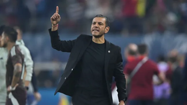 Revientan en redes a Jaime Lozano por volver a dejar a Santiago Giménez fuera del XI titular