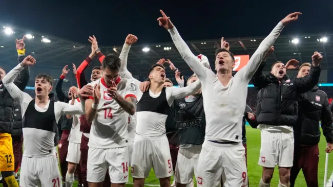 Festejo de los polacos tras su victoria 