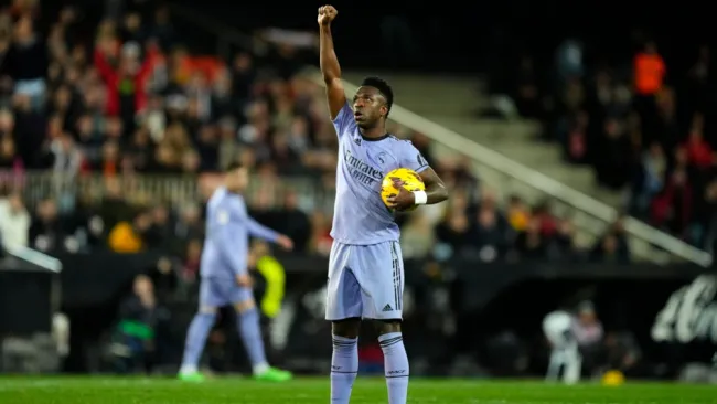 Portero en España es víctima de cánticos racistas y manda mensaje a Vinicius: "Basta de esto"