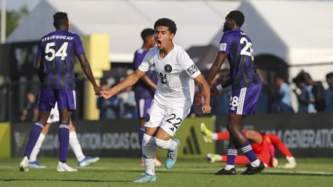 ¡Histórico! Inteligencia Artificial narró un partido de futbol en tres idiomas simultáneamente