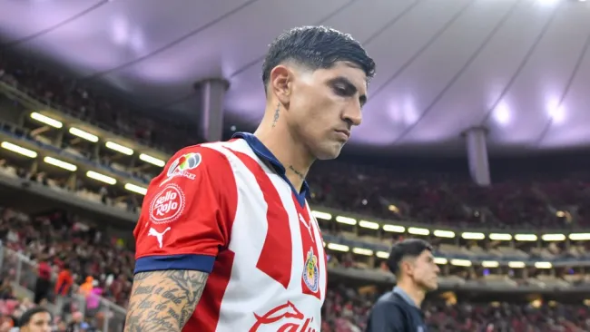 Víctor Guzmán el capitán y goleador de Chivas que ha perdido protagonismo con Fernando Gago