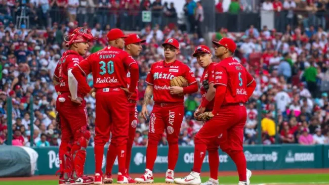 Diablos Rojos del México se prepara para el juego ante Pericos