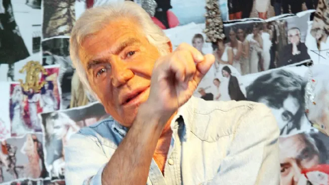 Su empresa también era de accesorios y lencería.