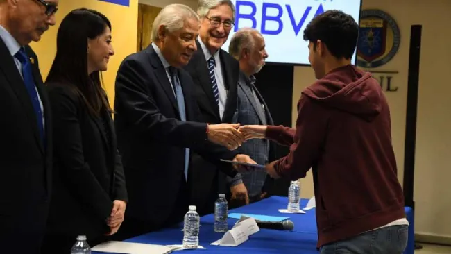 BBVA entregará becas de 2 mil pesos mensuales. ¡Te decimos los requisitos! 
