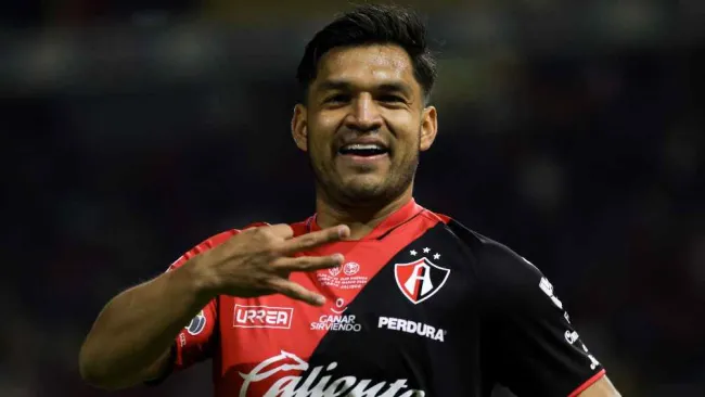 ¿El 9 que hace falta? Mudo Aguirre le ha marcado al Azul desde que se cayó su fichaje