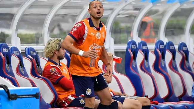 Carlos Hermosillo revela que en Chivas "le tienen miedo" a 'Chicharito': "No lo soportan"