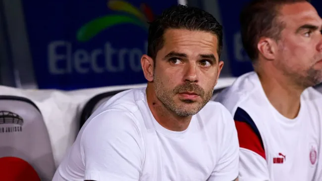 Fernando Gago en su primer clásico tapatío