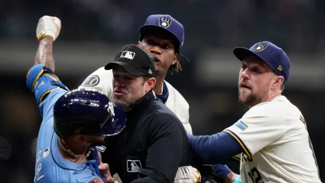 Momentos de la bronca sobre el diamante 