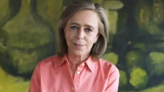 La escritora es acusada de alterar datos para cobrar una pensión por la muerte de su esposo.