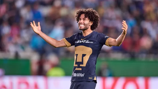 El futbolista de Universidad celebrando 