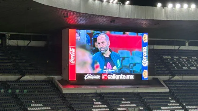 El timonel del Tri, en la cancha del Estadio Azteca