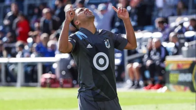 Jugador que vinculan como nuevo jugador de Xolos aparece en video con arma de fuego