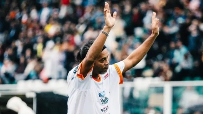 ¡Vuelve la magia! Ronaldinho jugará en exótica liga de Sudamerica 