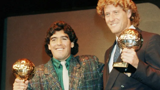 Subasta del Balón de Oro de Maradona es detenida por una disputa de propiedad